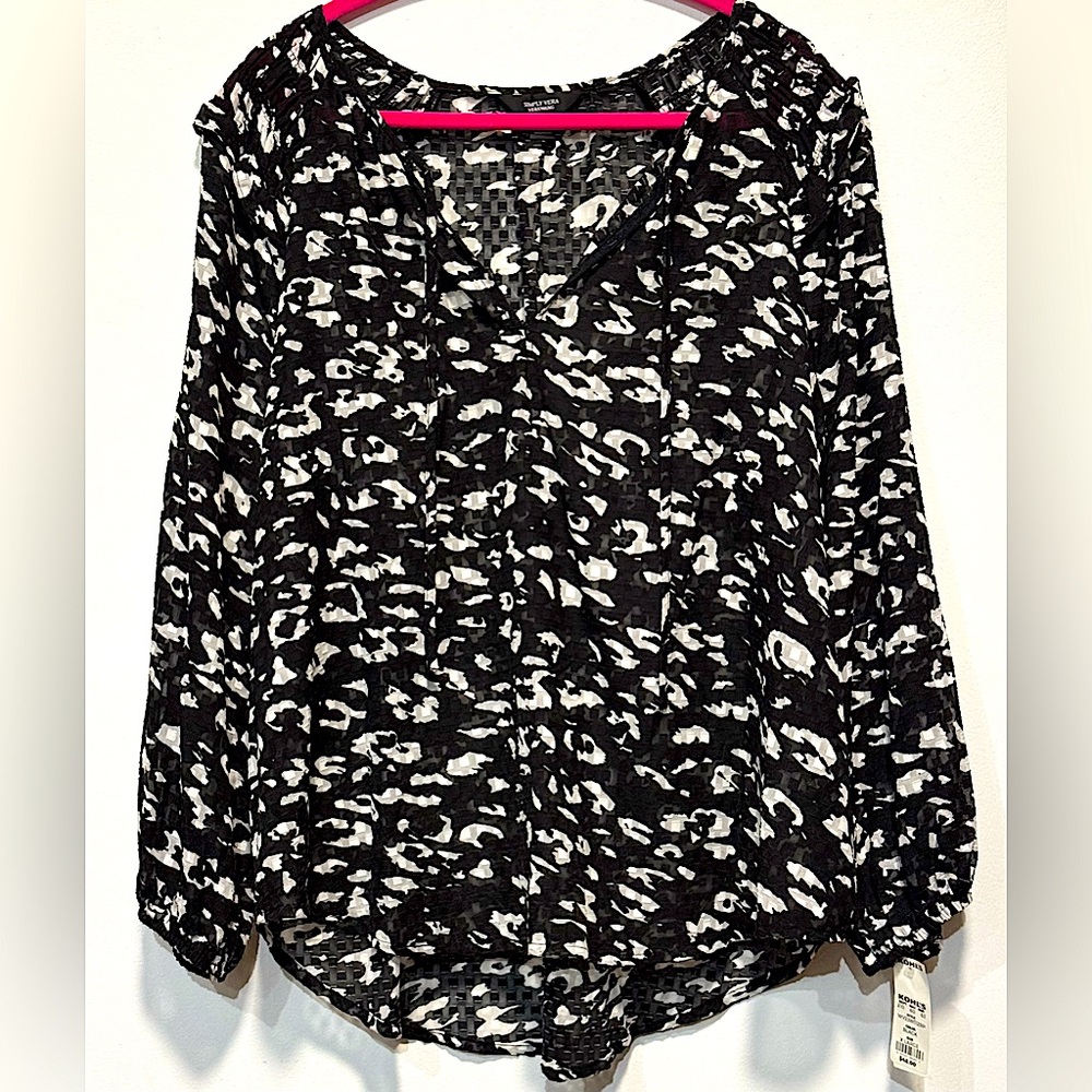 Simply Vera Wang NWT Black White XL Long Sleeve Hi-Low Pullover Blouse